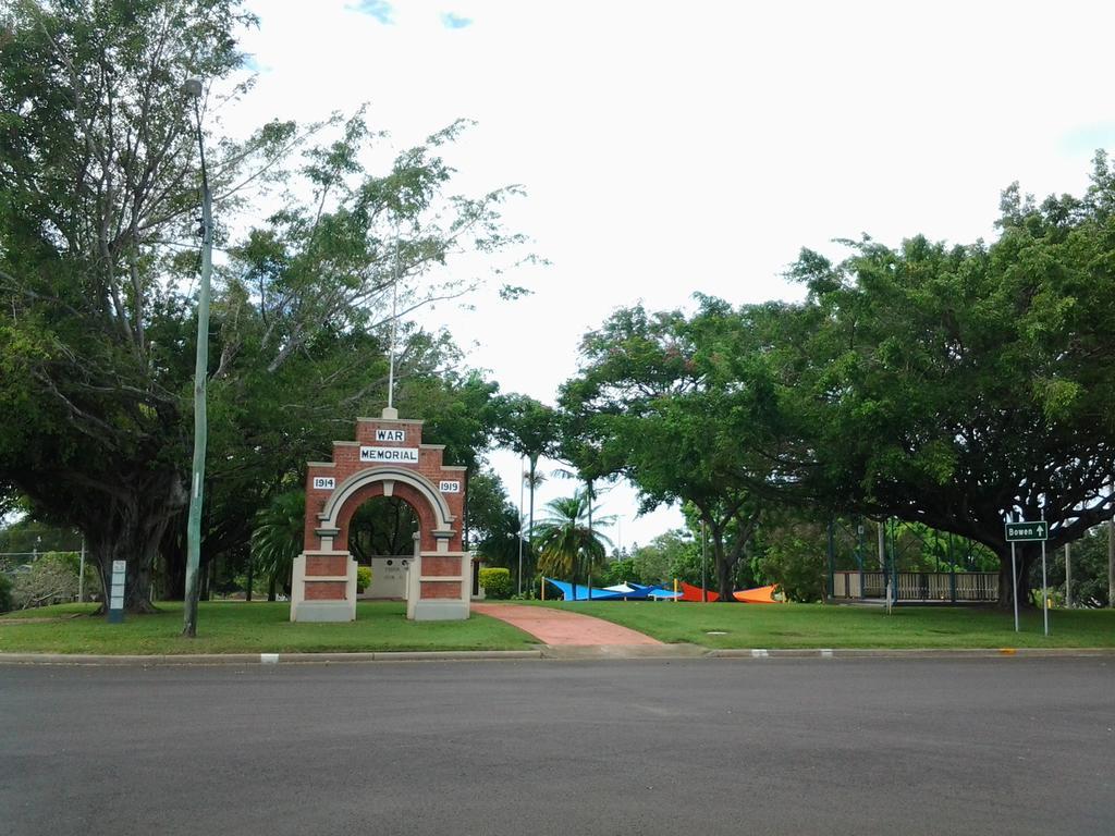 Tropical City Motor Inn อายร์ ภายนอก รูปภาพ